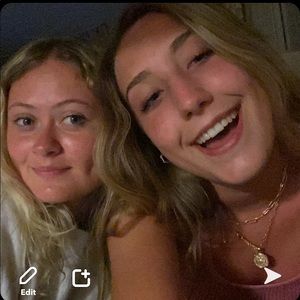 Meet your Posher, Mia